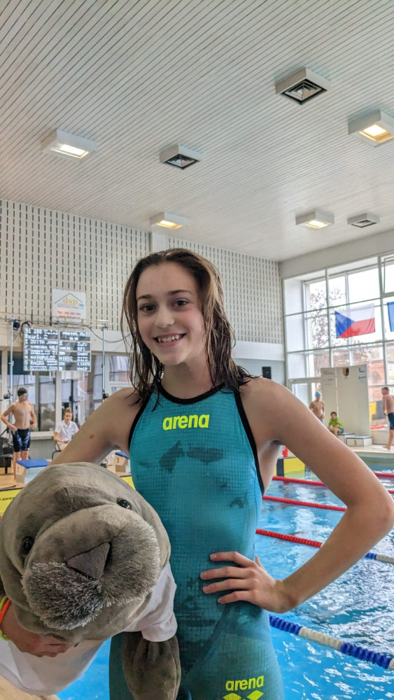 ELIŠKA ANDRLOVÁ (Plavání Přerov) VEZE „bramboru“ ZE ŽÁKOVSKÉHO MČR U12